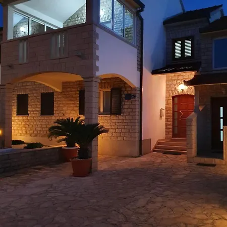 Komplett Ausgestattete Fuer 7 Personen By Interhome * سوبيتار
