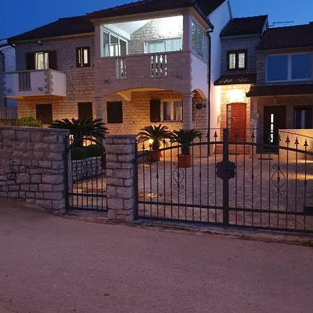 شقة Komplett Ausgestattete Fuer 7 Personen By Interhome *