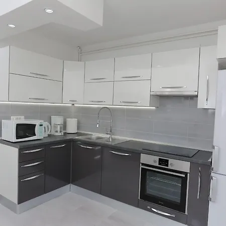 Komplett Ausgestattete Fuer 7 Personen By Interhome Apartment