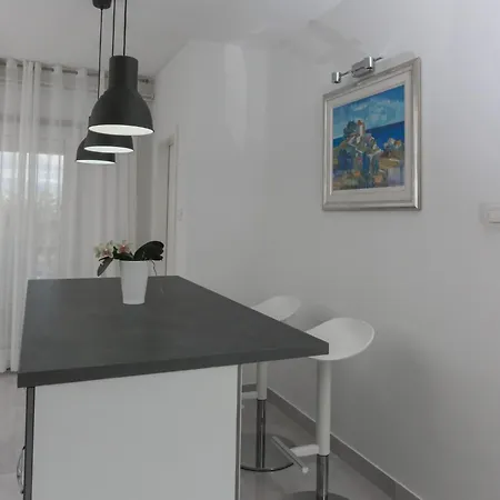 Komplett Ausgestattete Fuer 7 Personen By Interhome Apartment