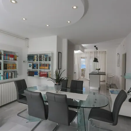 Komplett Ausgestattete Fuer 7 Personen By Interhome Supetar