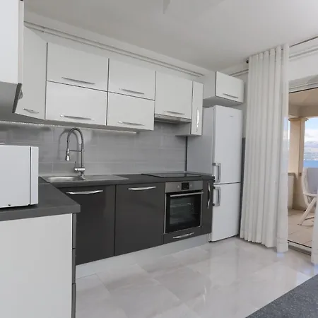 Komplett Ausgestattete Fuer 7 Personen By Interhome شقة *