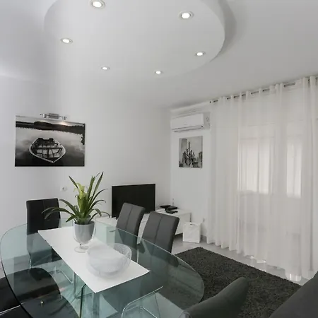 Komplett Ausgestattete Fuer 7 Personen By Interhome سوبيتار