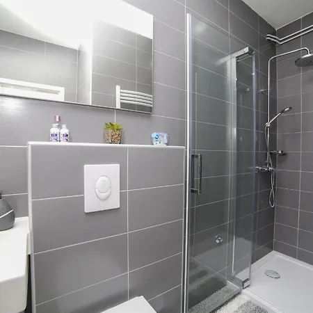 شقة Komplett Ausgestattete Fuer 7 Personen By Interhome *