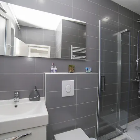 شقة Komplett Ausgestattete Fuer 7 Personen By Interhome سوبيتار
