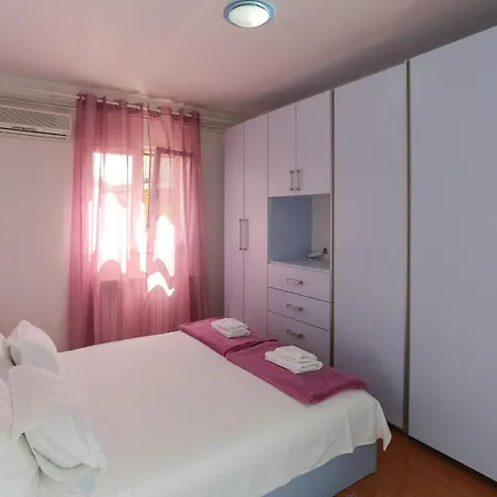 Komplett Ausgestattete Fuer 7 Personen By Interhome *