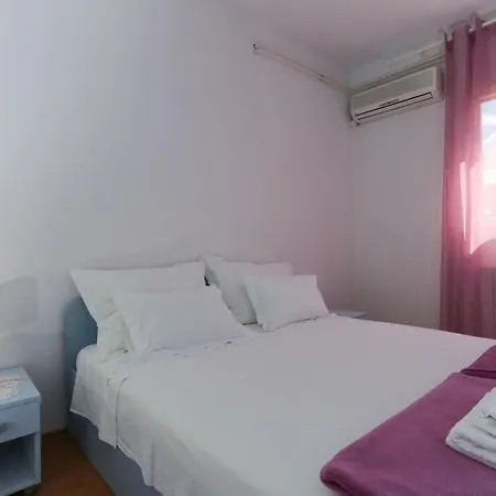 Komplett Ausgestattete Fuer 7 Personen By Interhome