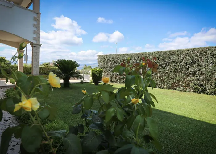 Apartment Komplett Ausgestattete Fuer 7 Personen By Interhome *