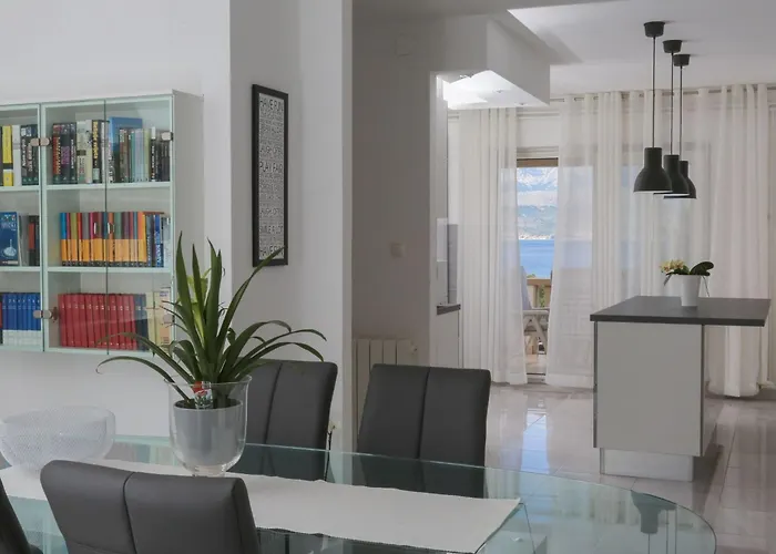 Komplett Ausgestattete Fuer 7 Personen By Interhome * Supetar